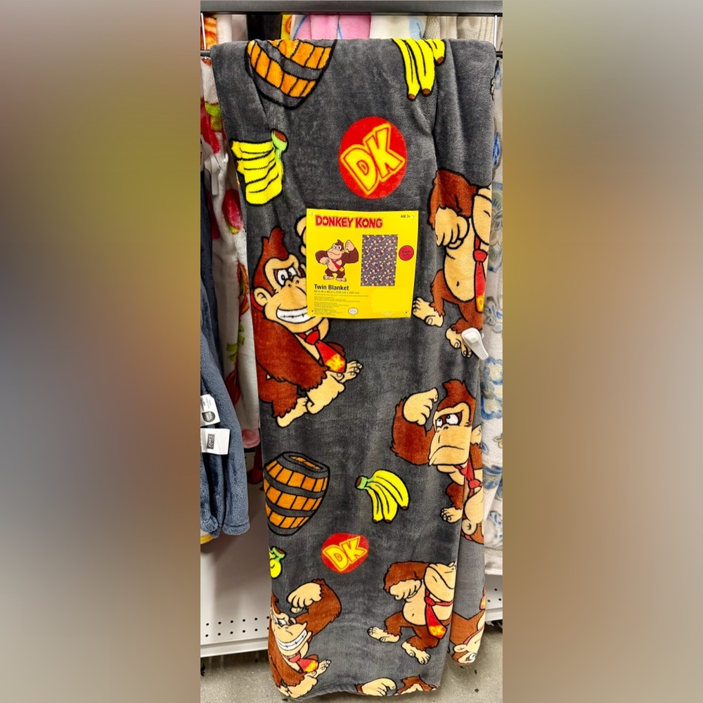 Donkey Kong twin size plush blanket throw